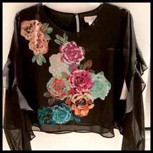 ✨NWT✨Long Sleeve Round Neck Floral Pattern Blouse